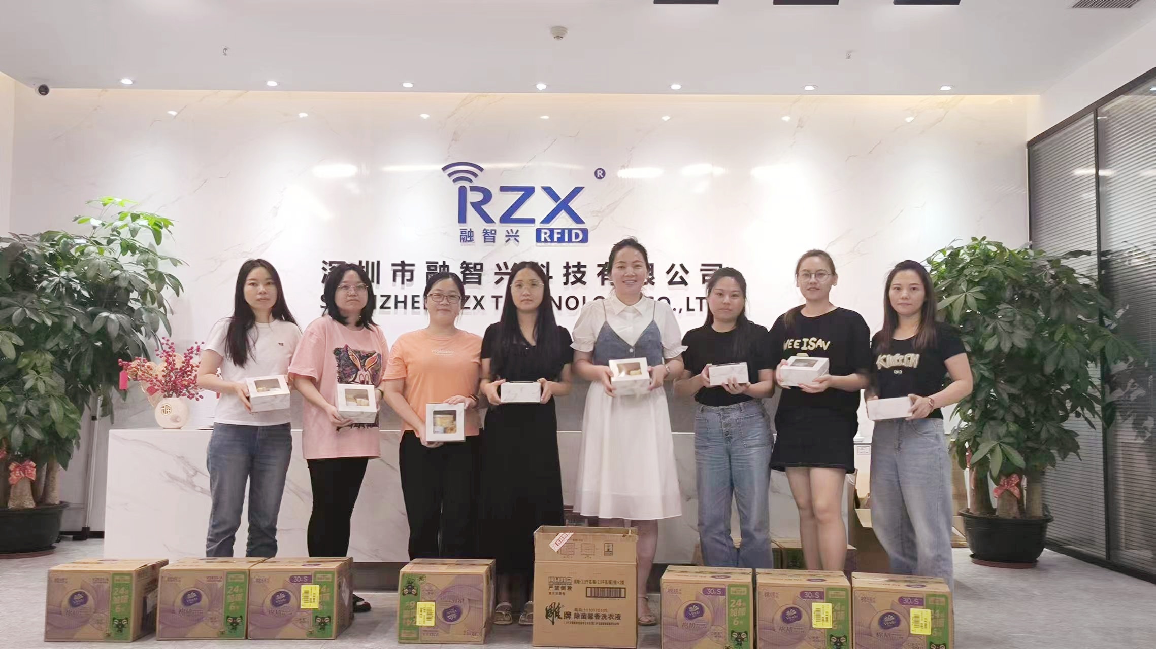 融智興科技｜2024年第三季度員工生日禮品發(fā)放，秋風送爽，溫情滿溢